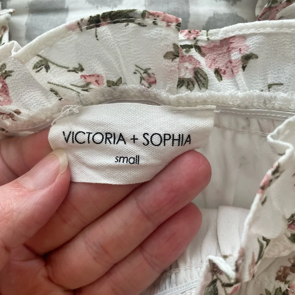 Chic Floral Ruffle Blouse - Picture 4 of 4